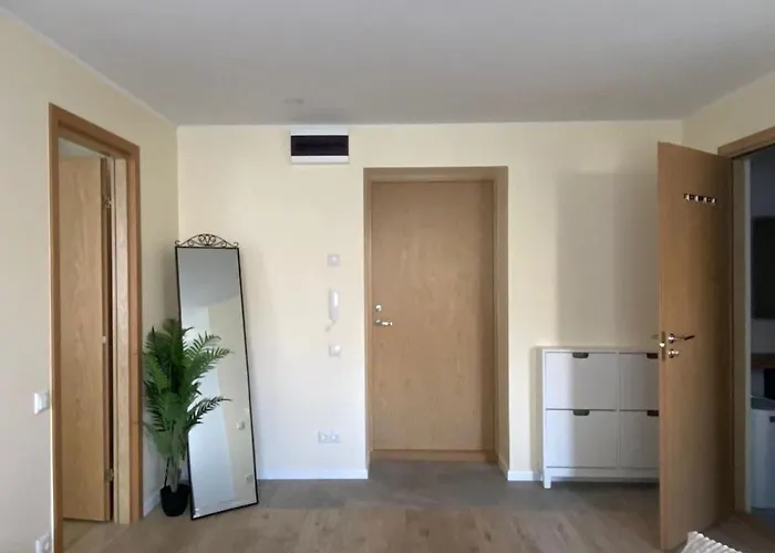 Peaceful Summer Flat In Parking Apartment